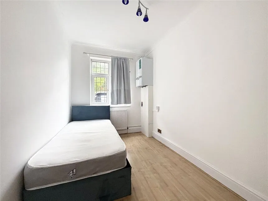 Grantham Gardens, Chadwell Heath, RM6, photo 6