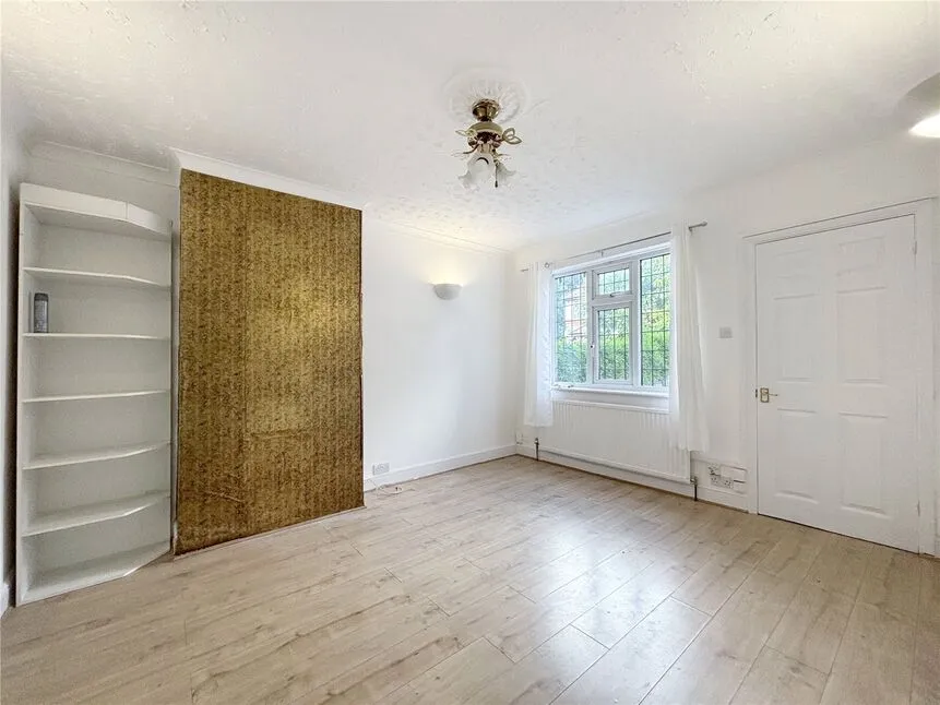 Grantham Gardens, Chadwell Heath, RM6, photo 2