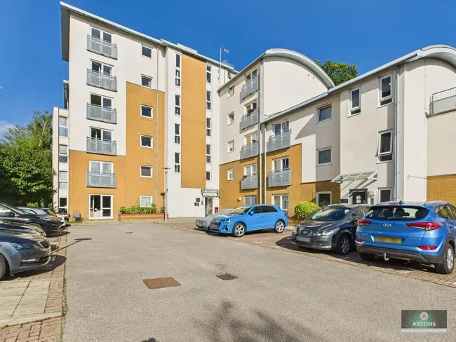 1 bed flat for sale — Trafalgar Gardens, Pound Hill