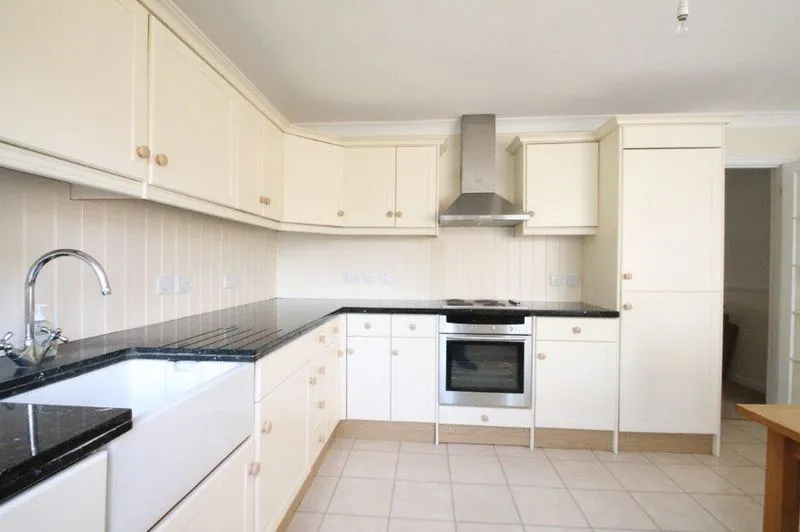 3 bed house to rent — Surrey Water Road, London SE16 5BW