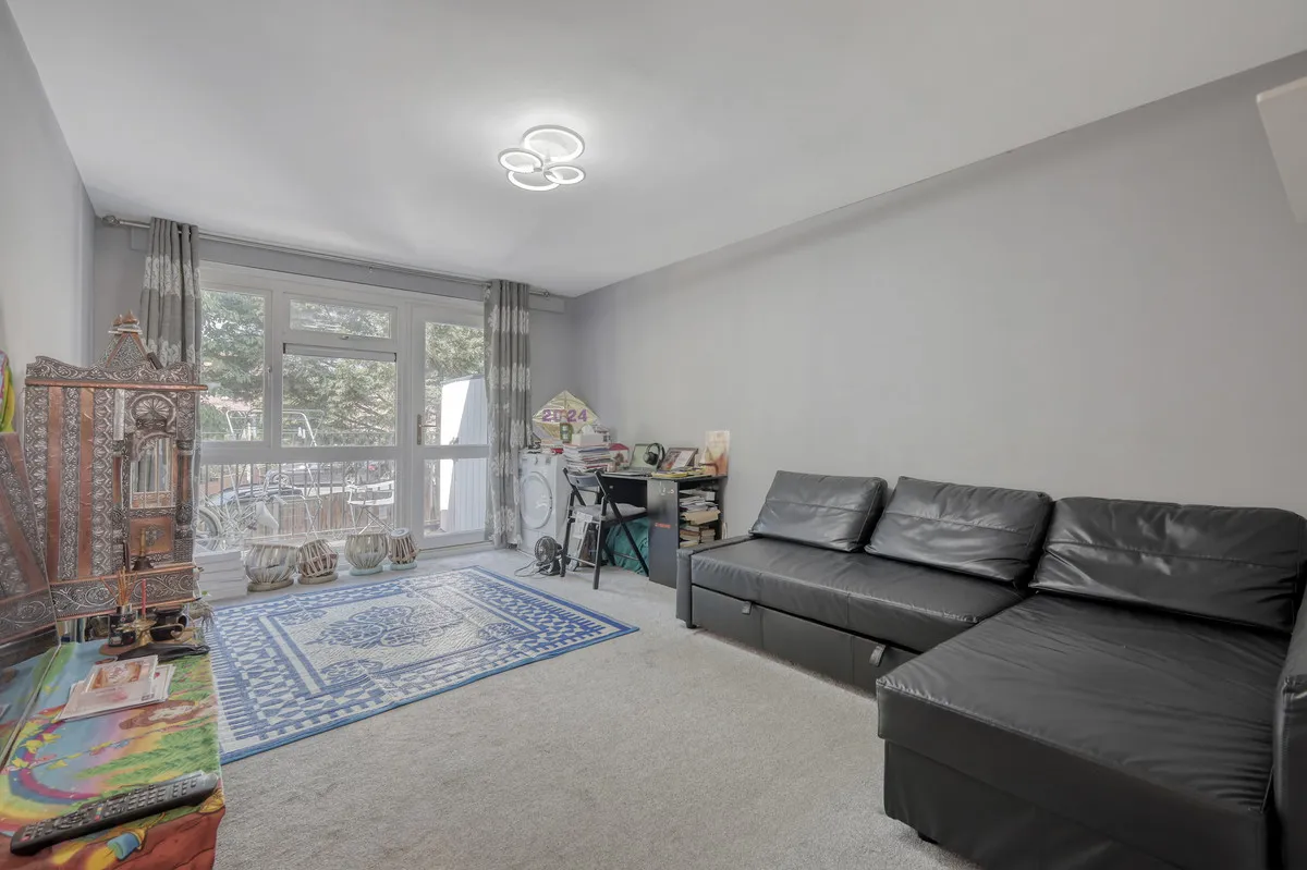 Sevenoaks Close, Romford, Harold Hill, RM3 7EF, photo 11