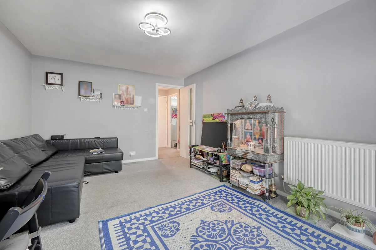 Sevenoaks Close, Romford, Harold Hill, RM3 7EF, photo 9