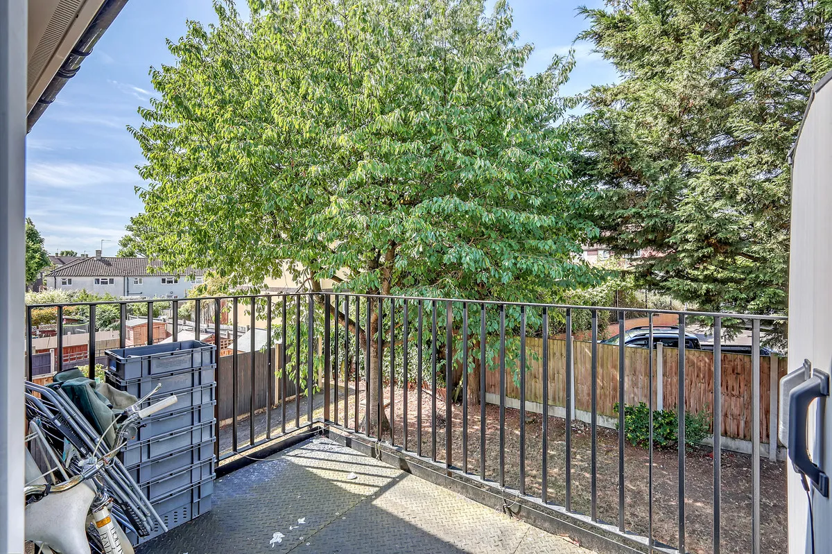Sevenoaks Close, Romford, Harold Hill, RM3 7EF, photo 4