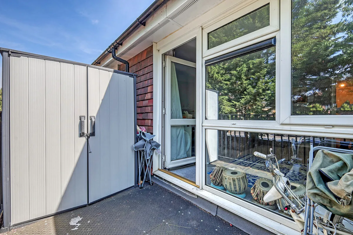 Sevenoaks Close, Romford, Harold Hill, RM3 7EF, photo 12