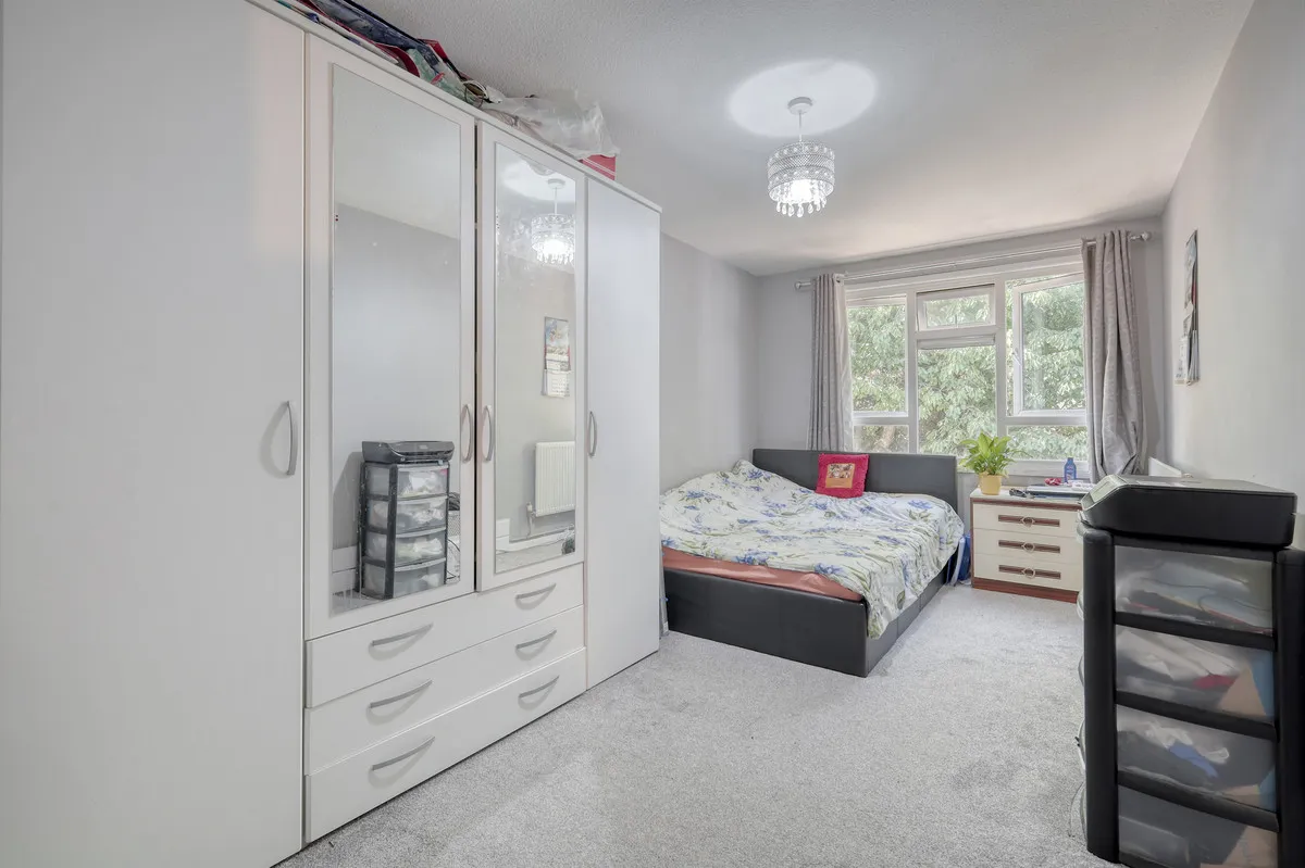 Sevenoaks Close, Romford, Harold Hill, RM3 7EF, photo 7