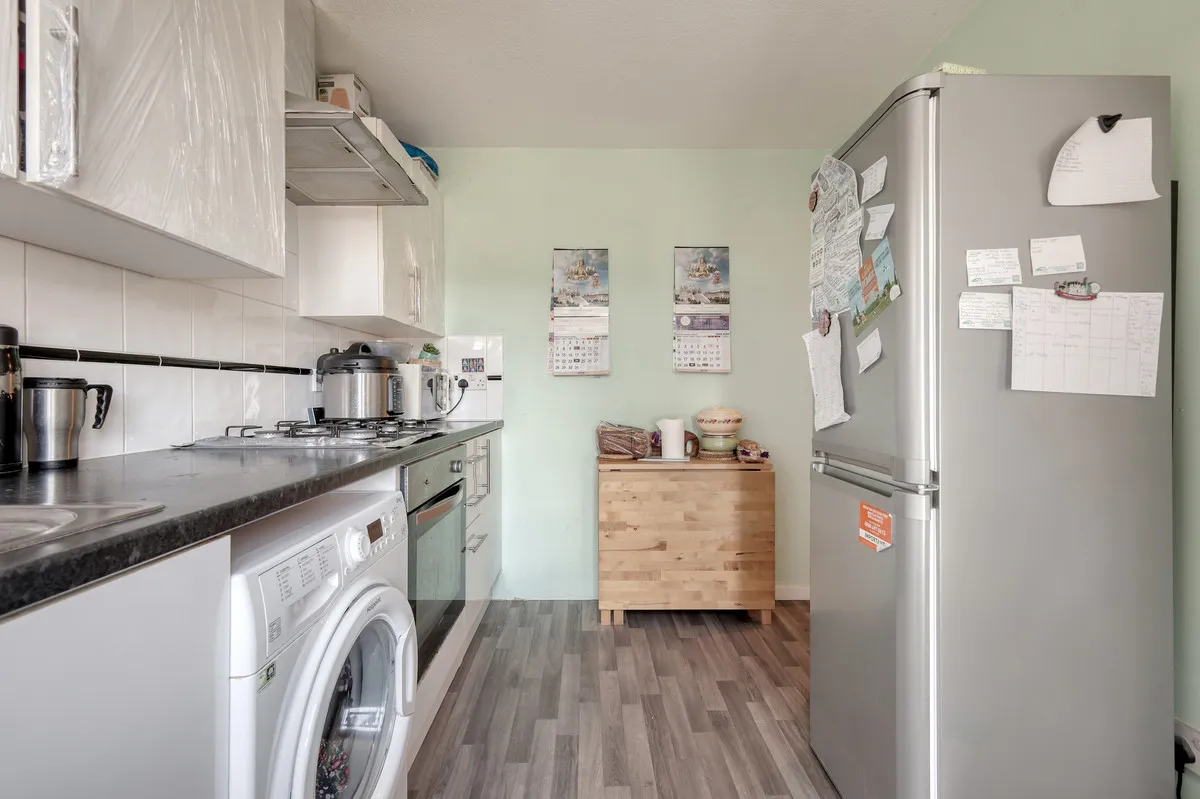 Sevenoaks Close, Romford, Harold Hill, RM3 7EF, photo 6
