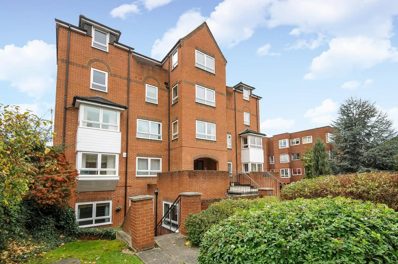 2 bed flat to rent, Osborne Road, Windsor