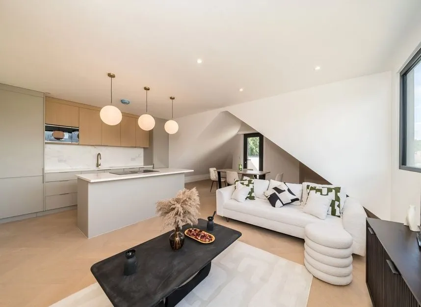 2 bed flat for sale, Pitt Crescent, Durnsford Court, SW19