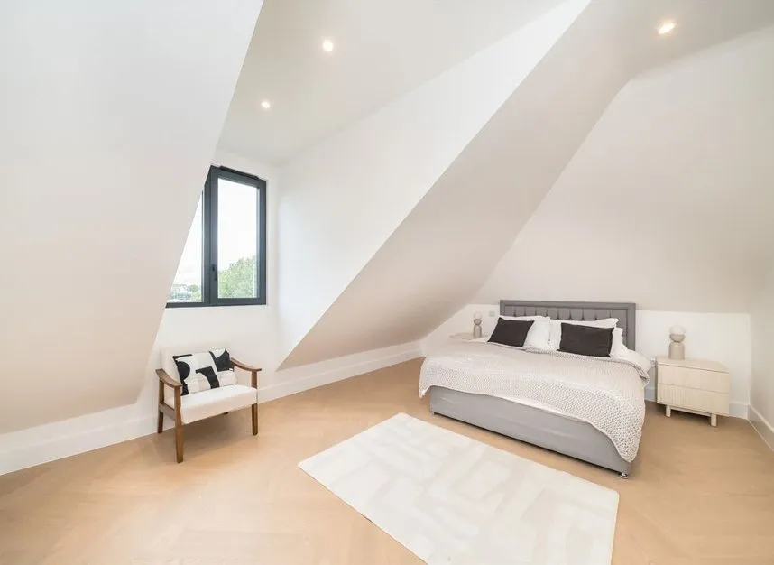 Pitt Crescent, Durnsford Court, SW19, photo 5