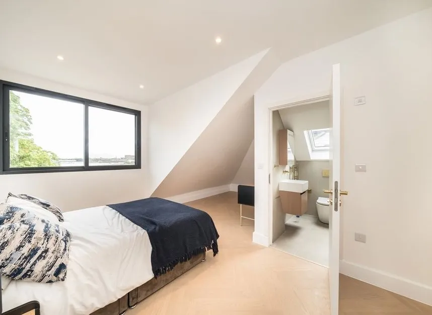 Pitt Crescent, Durnsford Court, SW19, photo 6