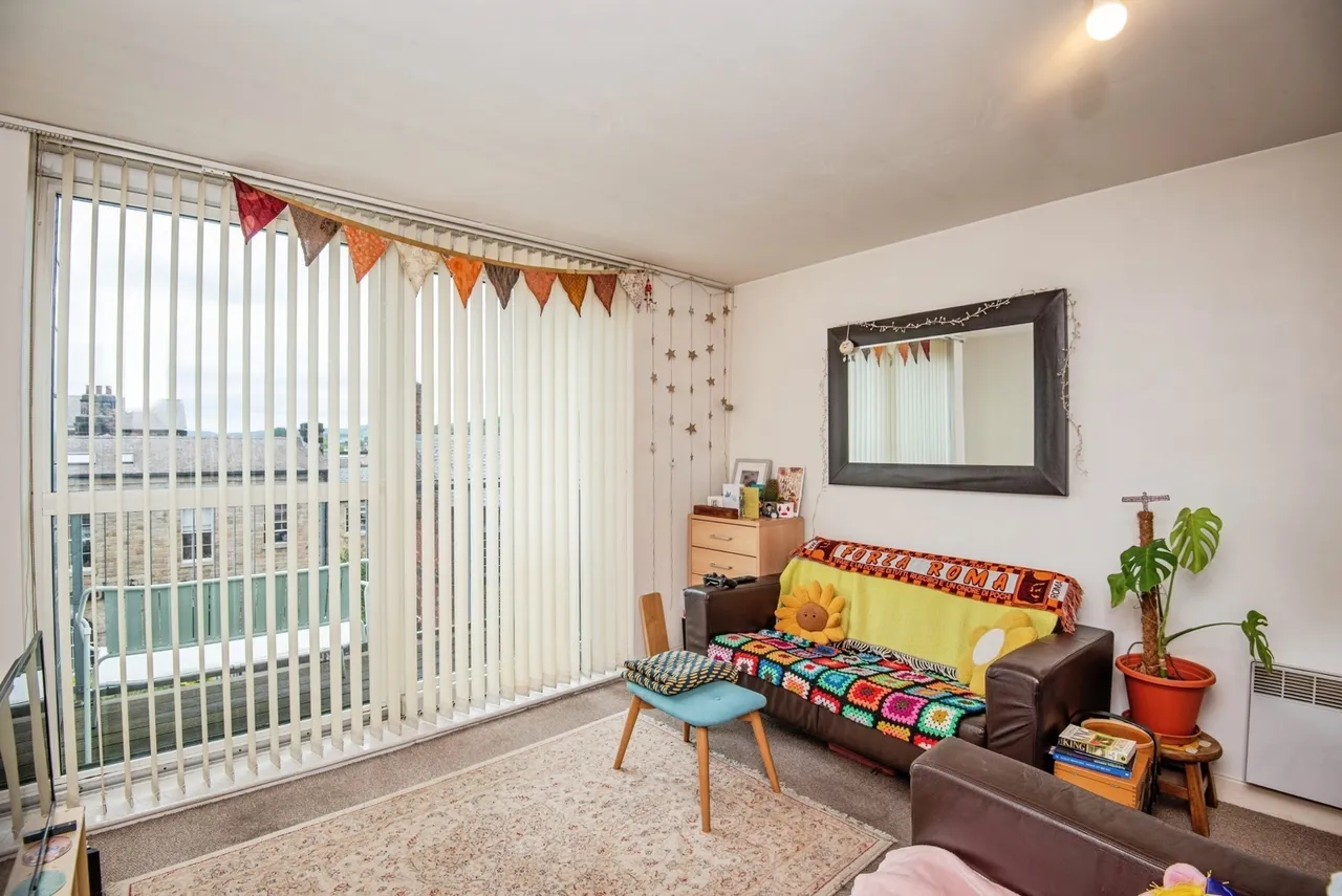 Penistone Road, Sheffield, South Yorkshire, S6, photo 4