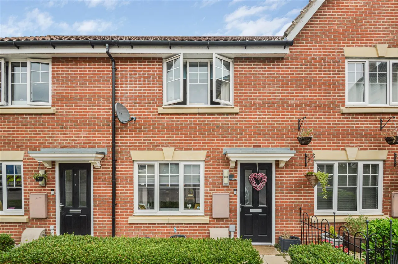 2 bed property for sale, Tudor Close, Haverhill, CB9