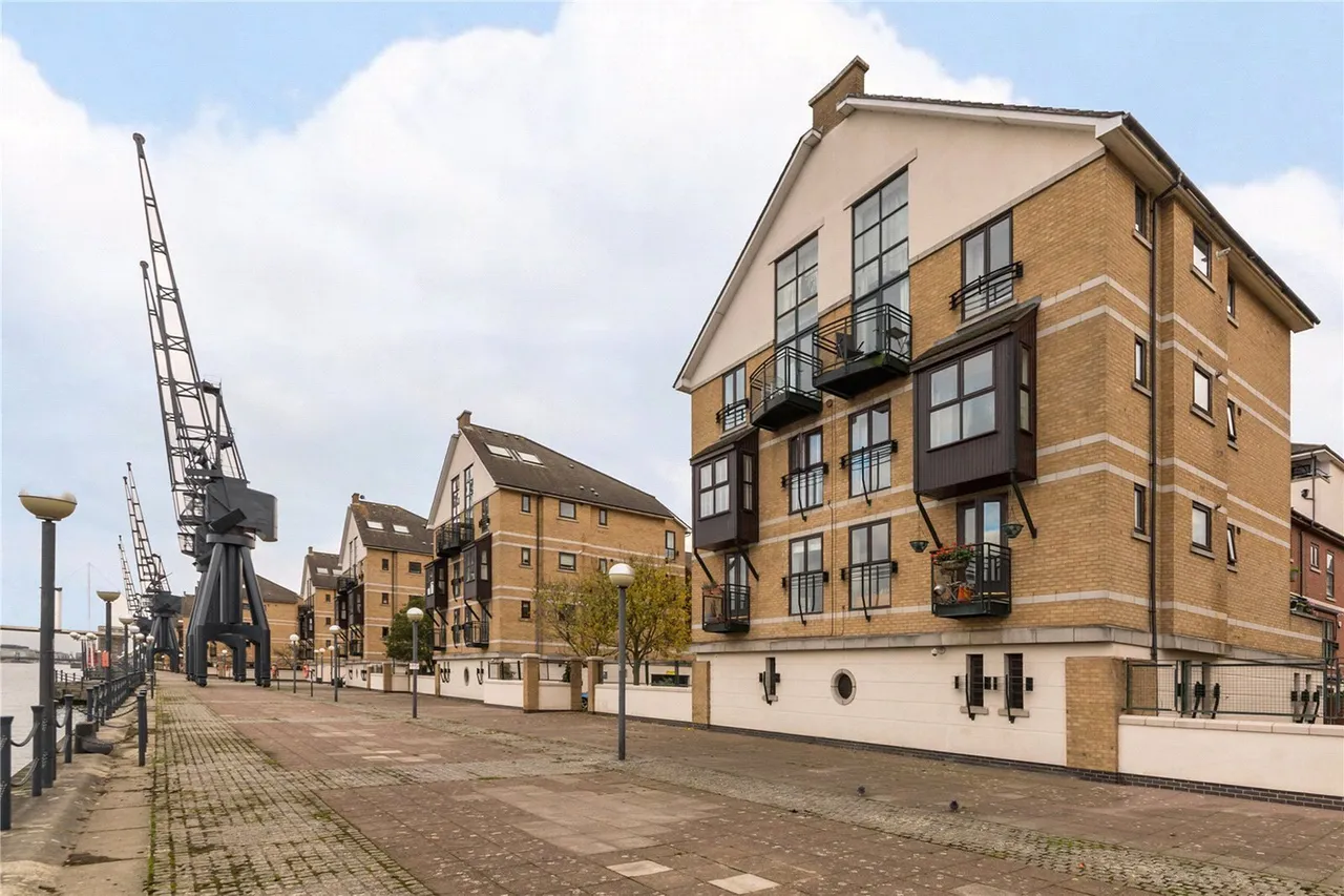 De Quincey Mews, London, E16, photo 9