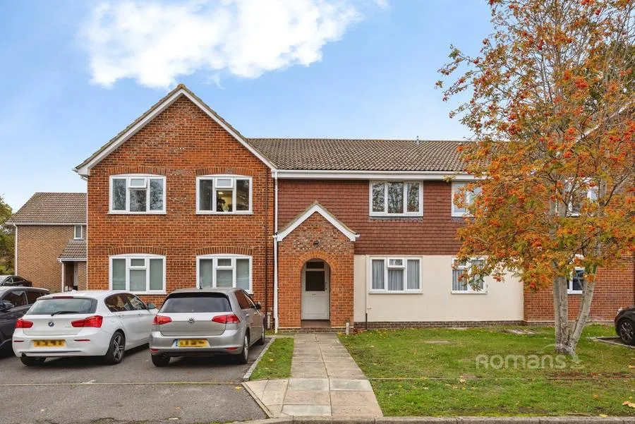 1 bed flat to rent, Swan Way, Church Crookham, GU51