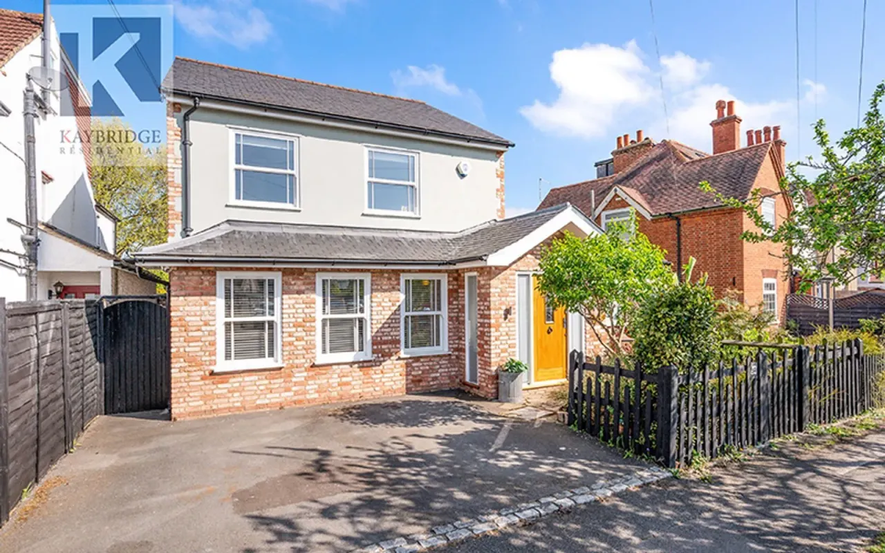 3 bed house for sale — Manor Green Road, Epsom, KT19