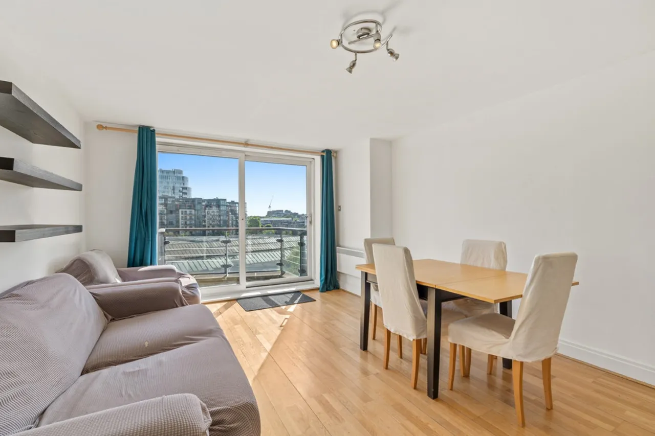 2 bed flat for sale, Smugglers Way, Wandsworth, SW18