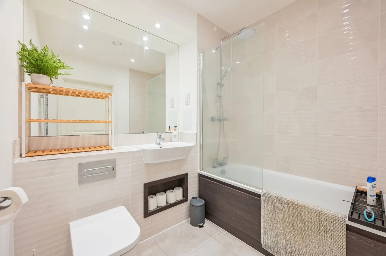 Flat 5, 41 Mahindra Way, London, photo 6