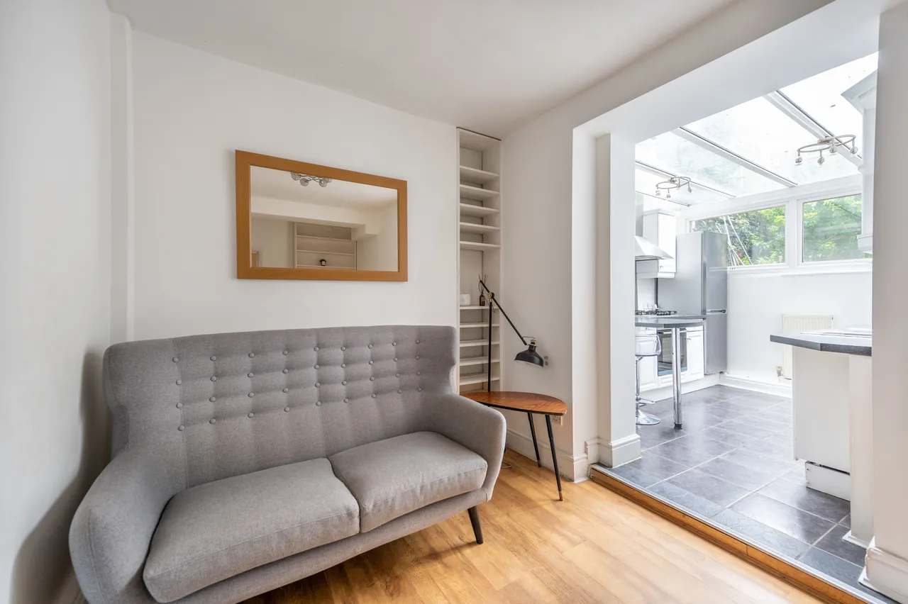 1 bed flat to rent — Flat 2, 198 Ladbroke Grove, London