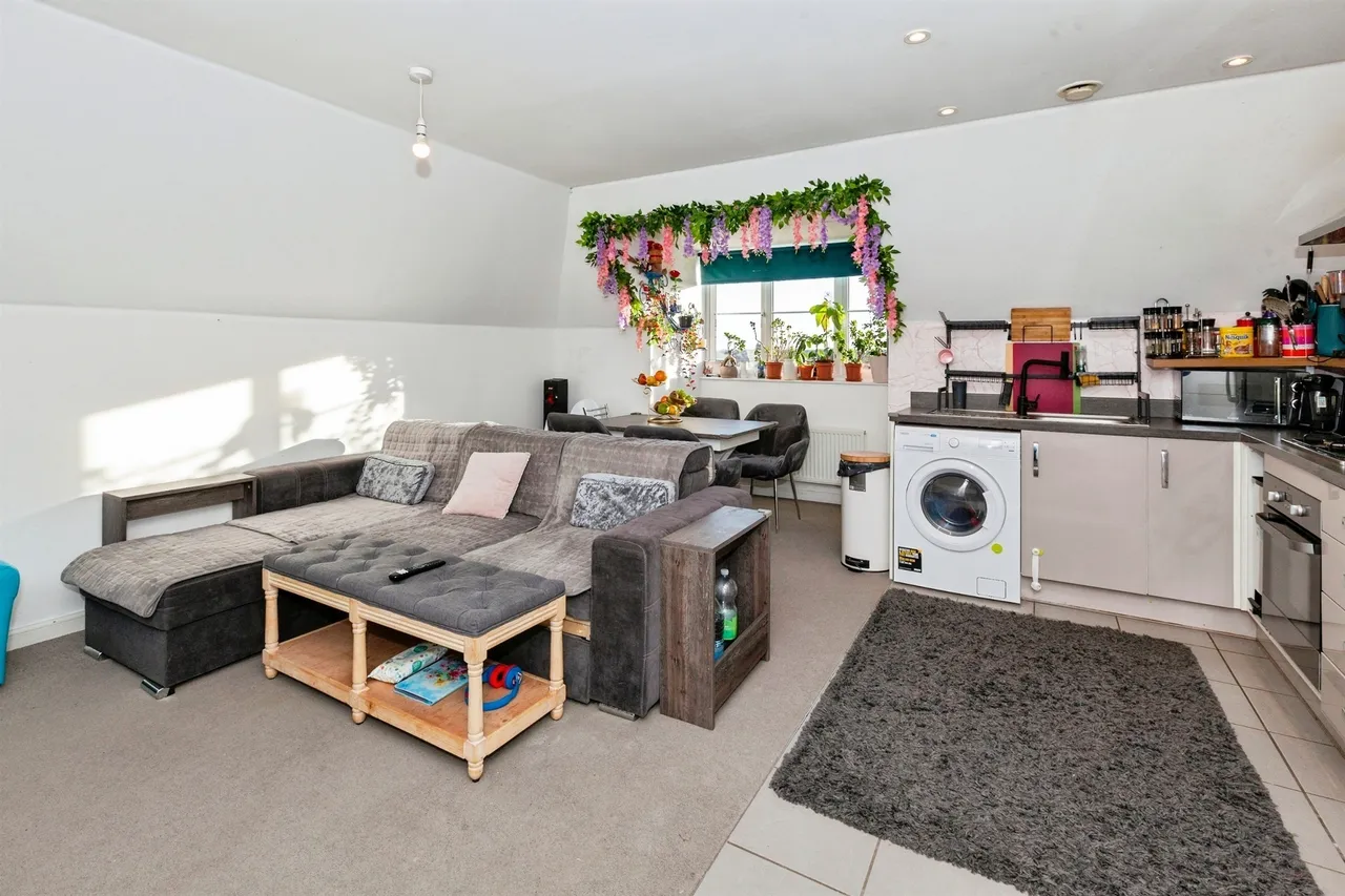 Kenyon Way, Slough, SL3, photo 5