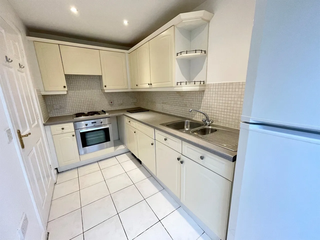 Huggins Close, CV7, photo 3