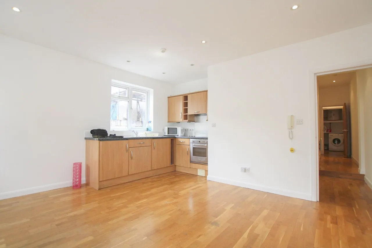 St. Albans Road, Watford, WD24, photo 4