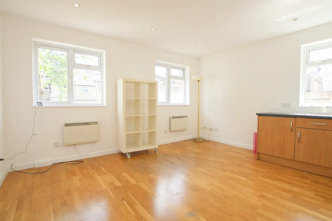 St. Albans Road, Watford, WD24, photo 8