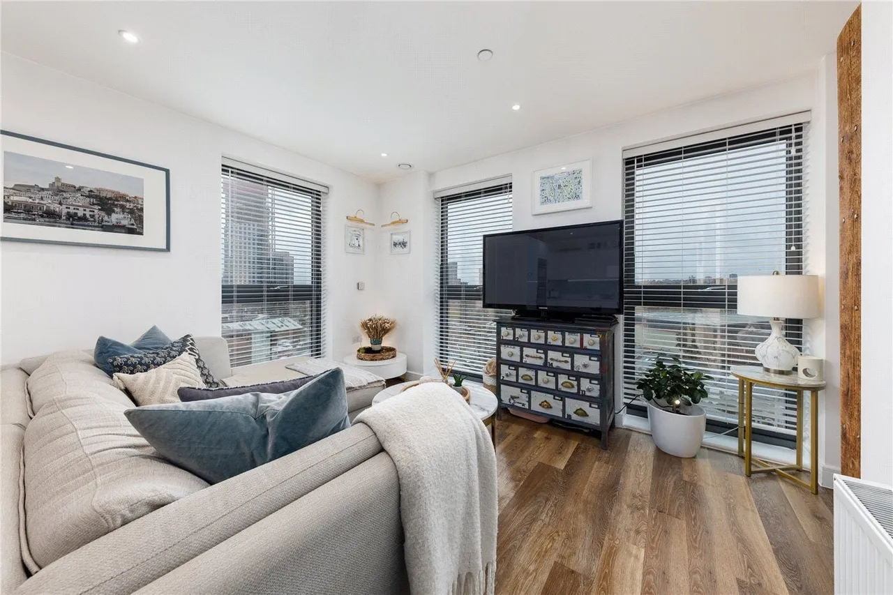 Osiers Road, London, SW18, photo 7