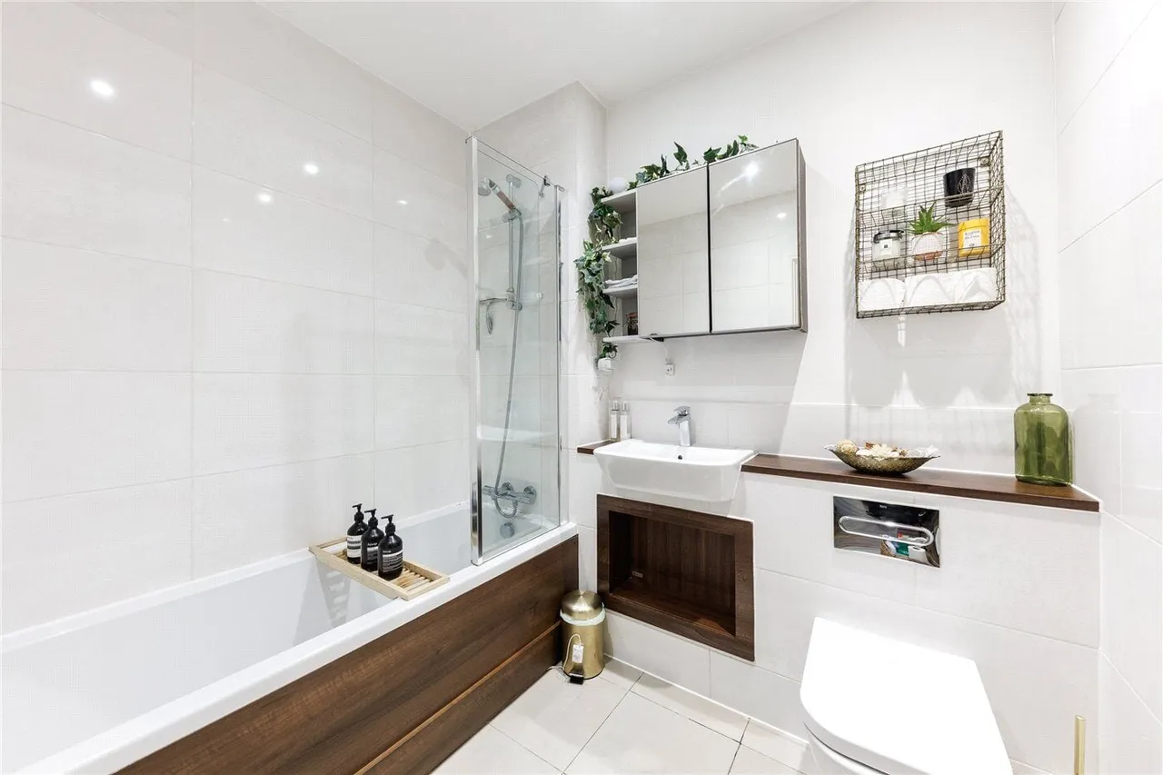 Osiers Road, London, SW18, photo 6