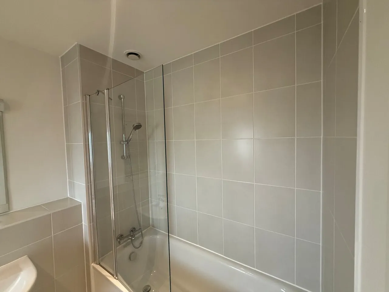Bowes Road, London, N11, photo 8