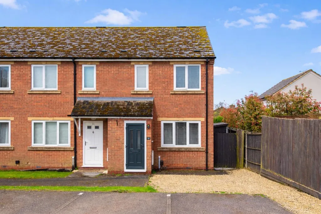 2 bed house for sale, Plough Close, Rothwell