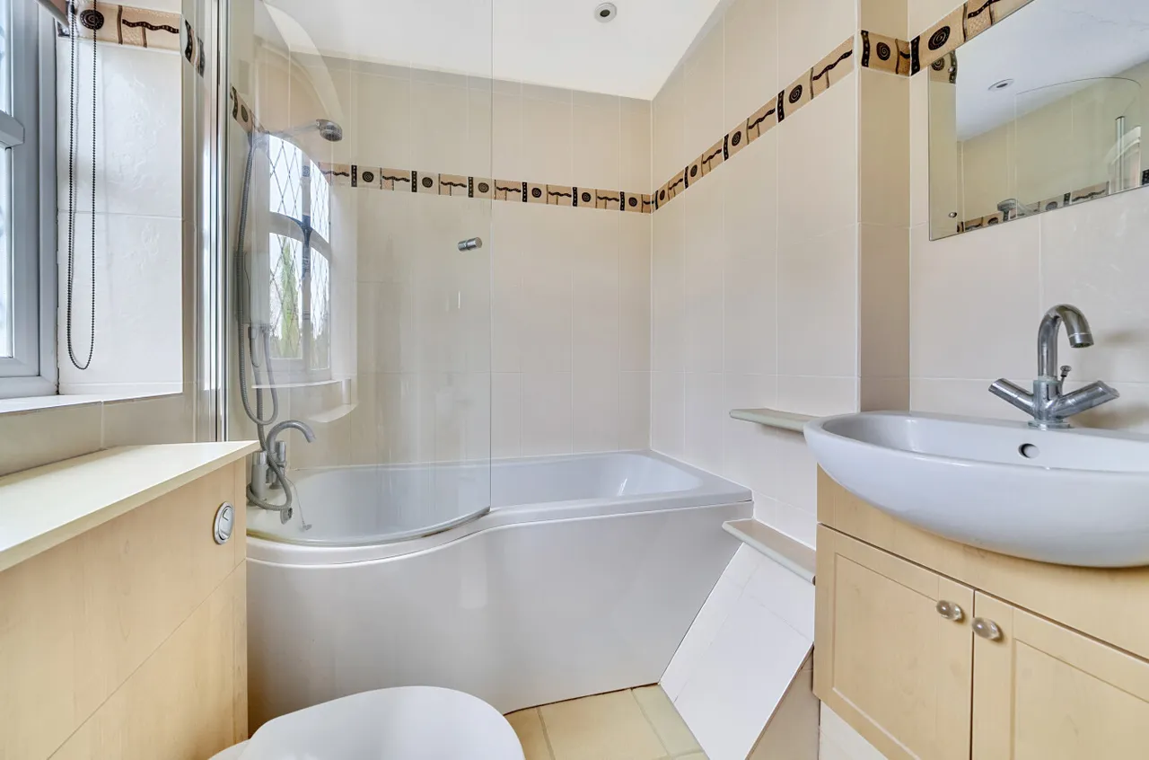 Strawberry Fields, Bisley, Woking, Surrey, GU24 9SP, photo 8