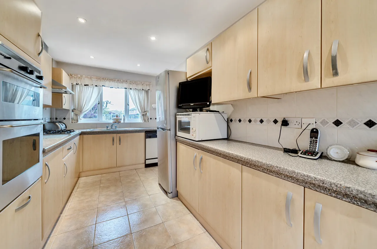 Strawberry Fields, Bisley, Woking, Surrey, GU24 9SP, photo 5