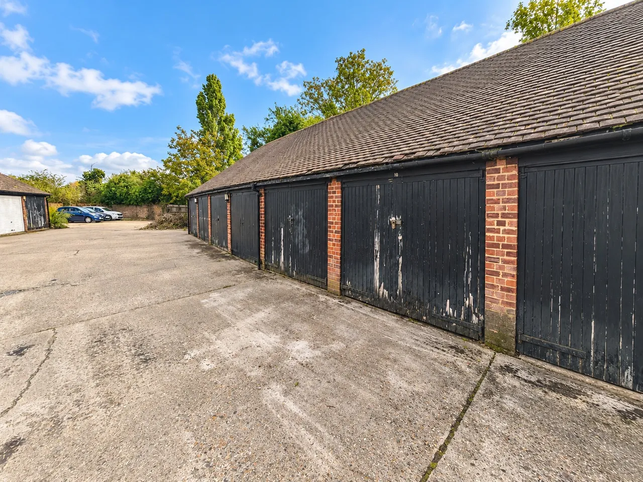 Old Ruislip Road, Northolt, UB5, photo 7