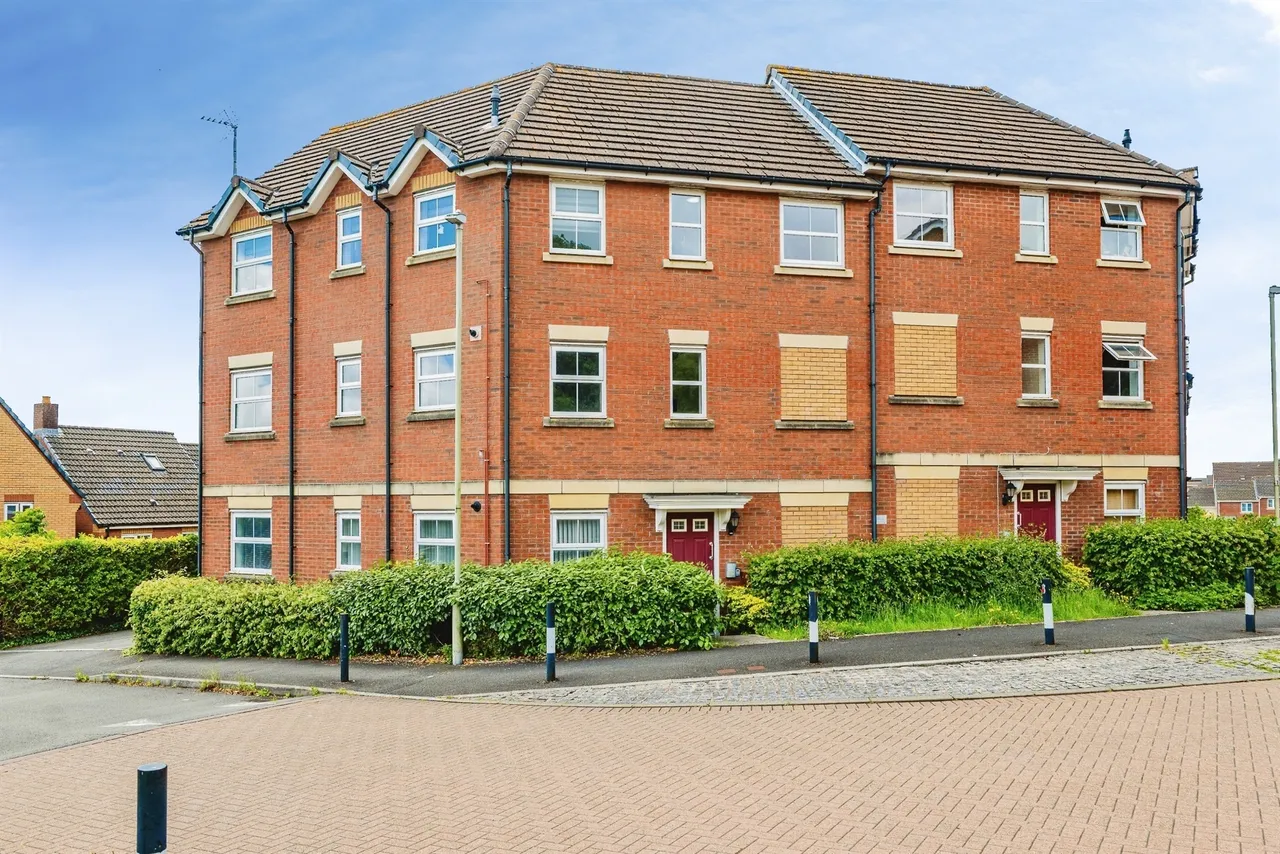 2 bed flat for sale, Longacres Bridgend, CF31