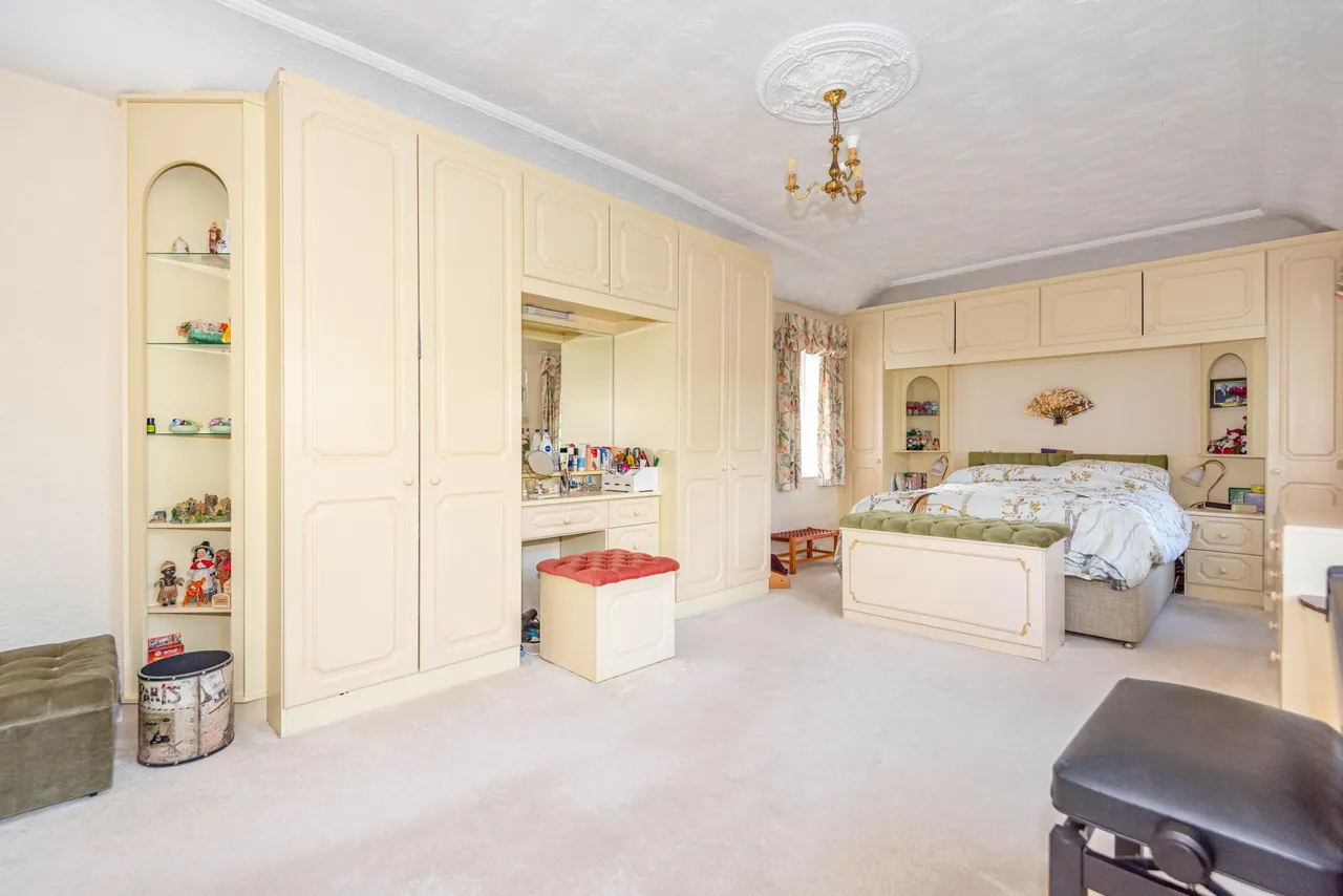 Riverside Avenue, Broxbourne, photo 24