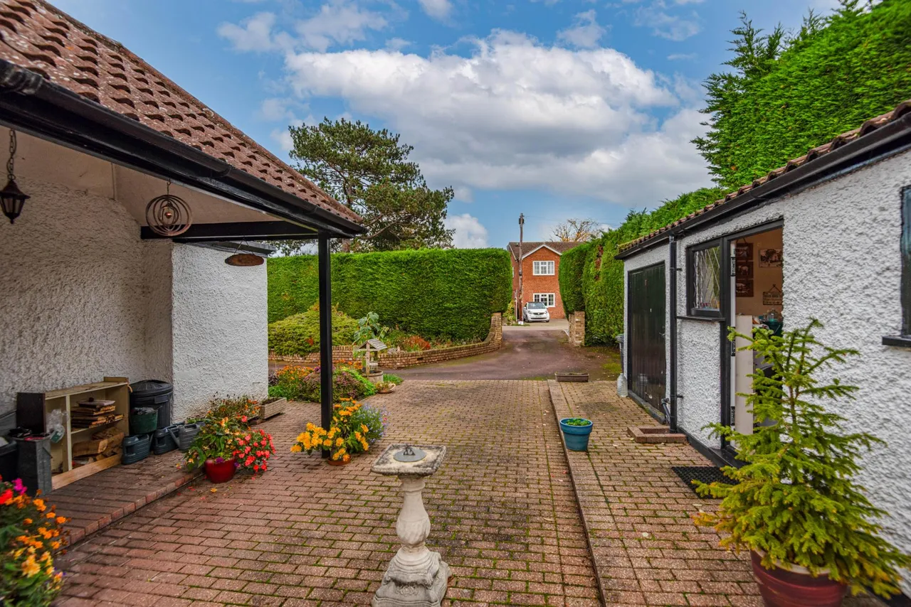 Riverside Avenue, Broxbourne, photo 29