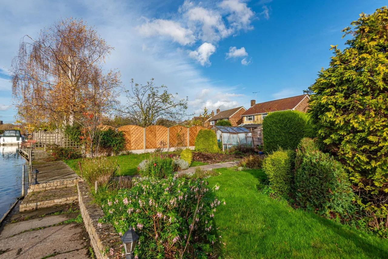 Riverside Avenue, Broxbourne, photo 11