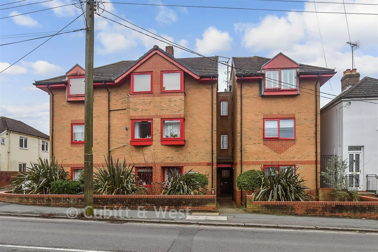 1 bed flat for sale, Franklynn Road, Haywards Heath, RH16