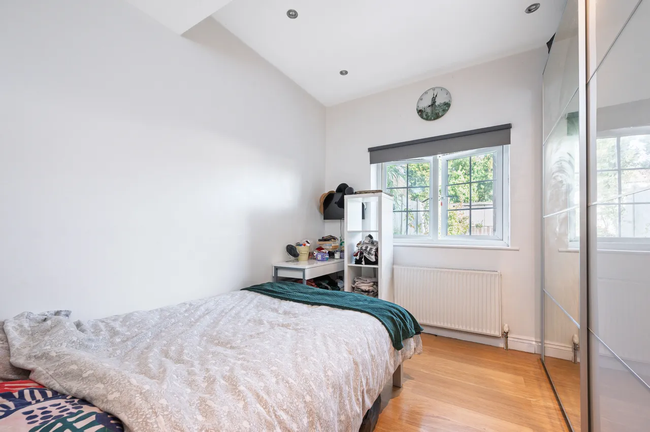 London, NW4, photo 9