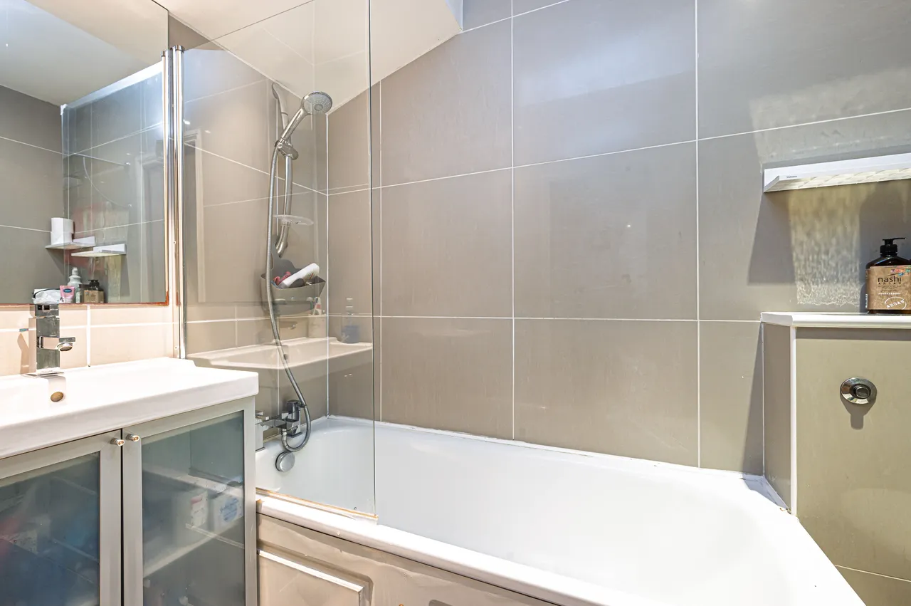 London, NW4, photo 8