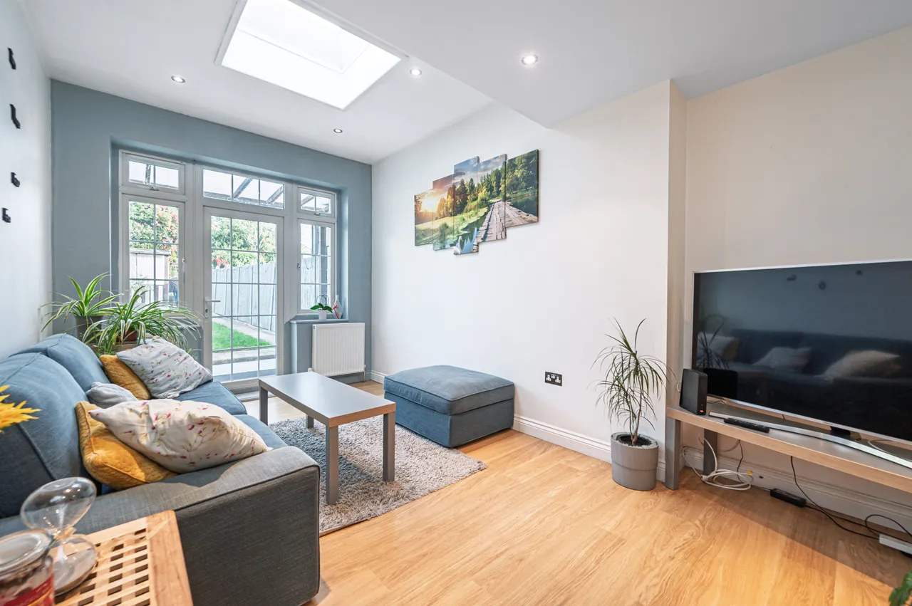 London, NW4, photo 2