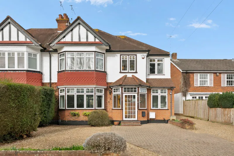 4 bed house for sale — Barrow Point Avenue, Pinner