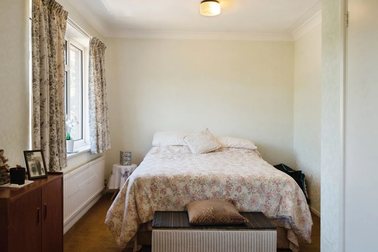 Boltons Lane, Woking, GU22, photo 8
