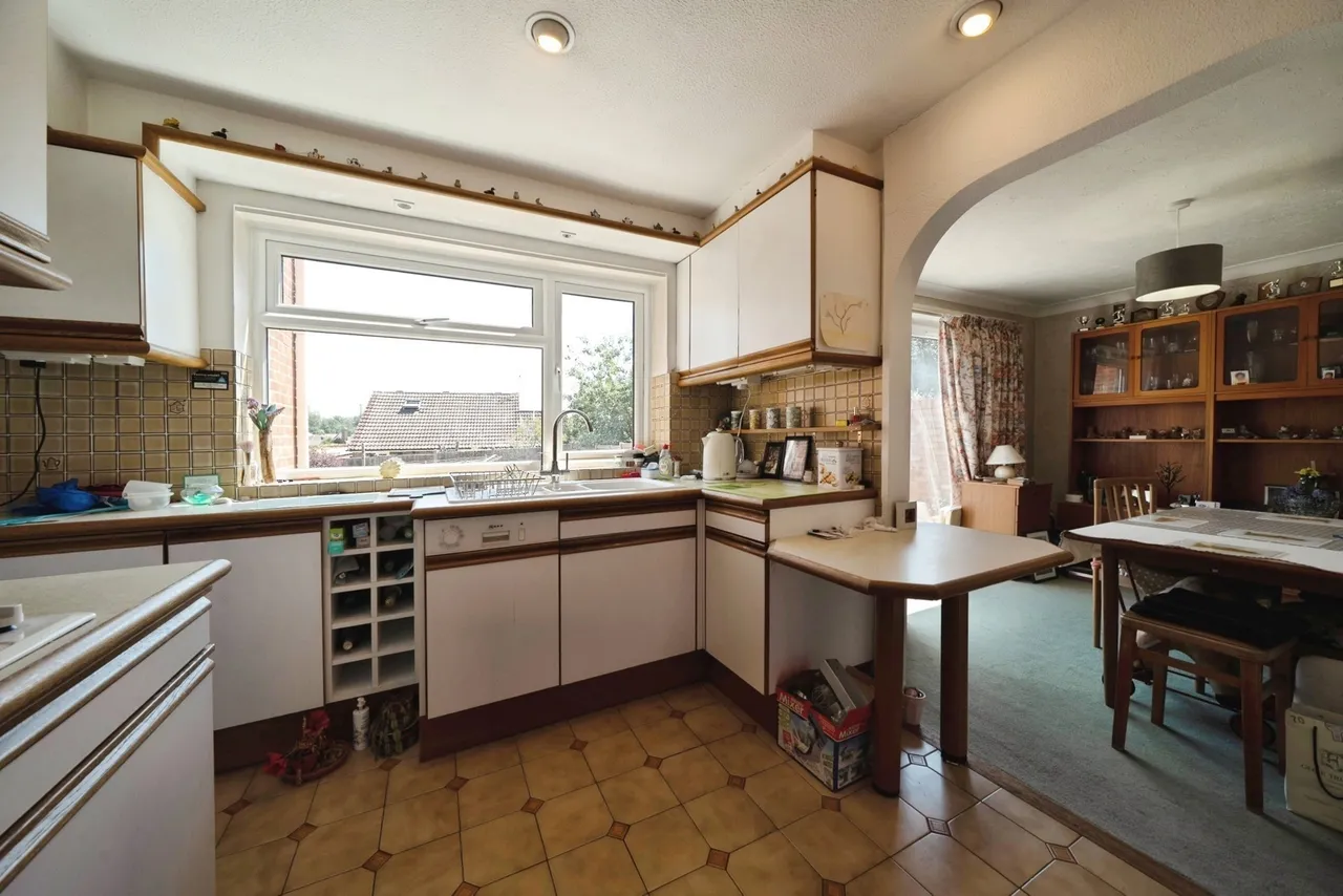 Boltons Lane, Woking, GU22, photo 2