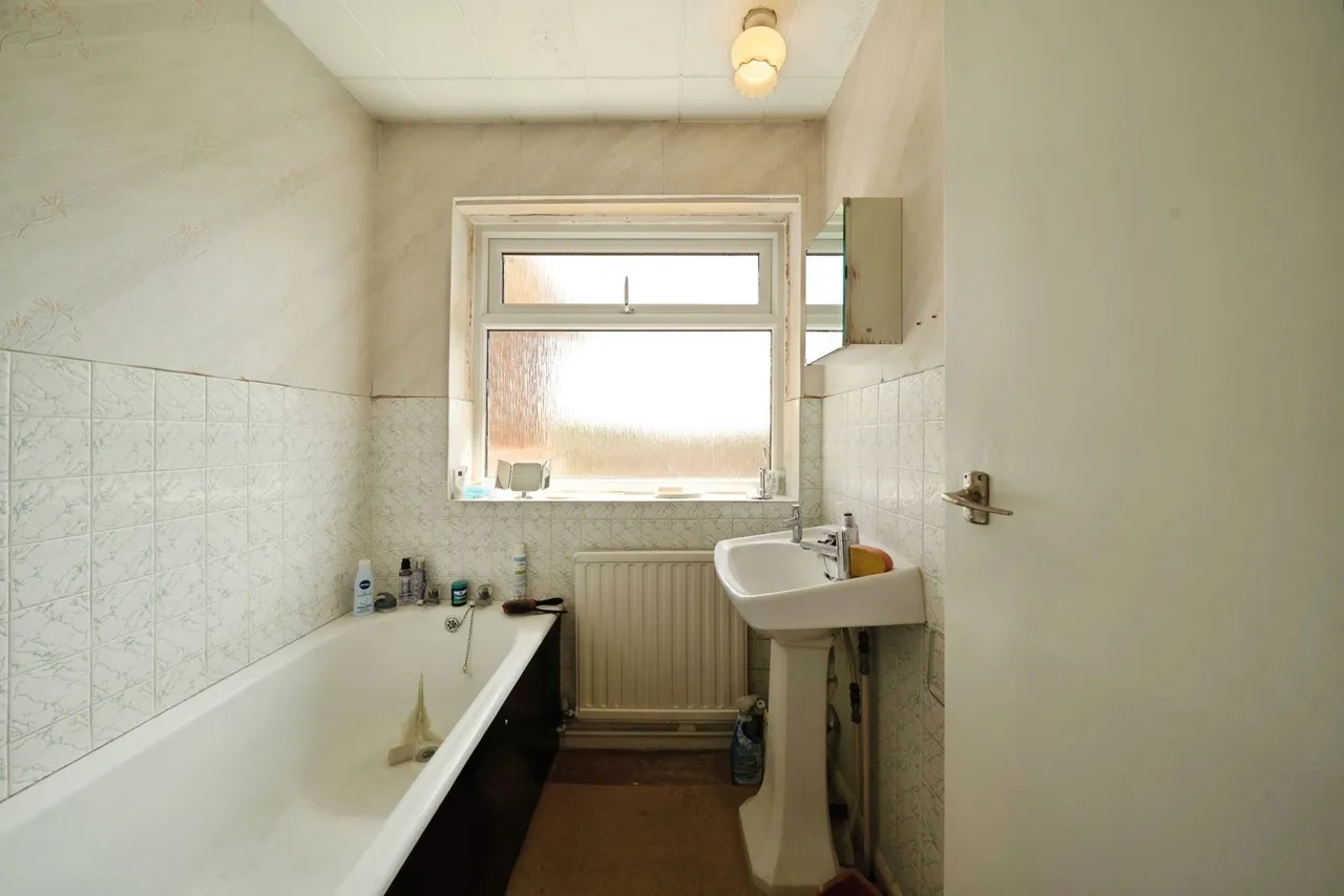 Boltons Lane, Woking, GU22, photo 9