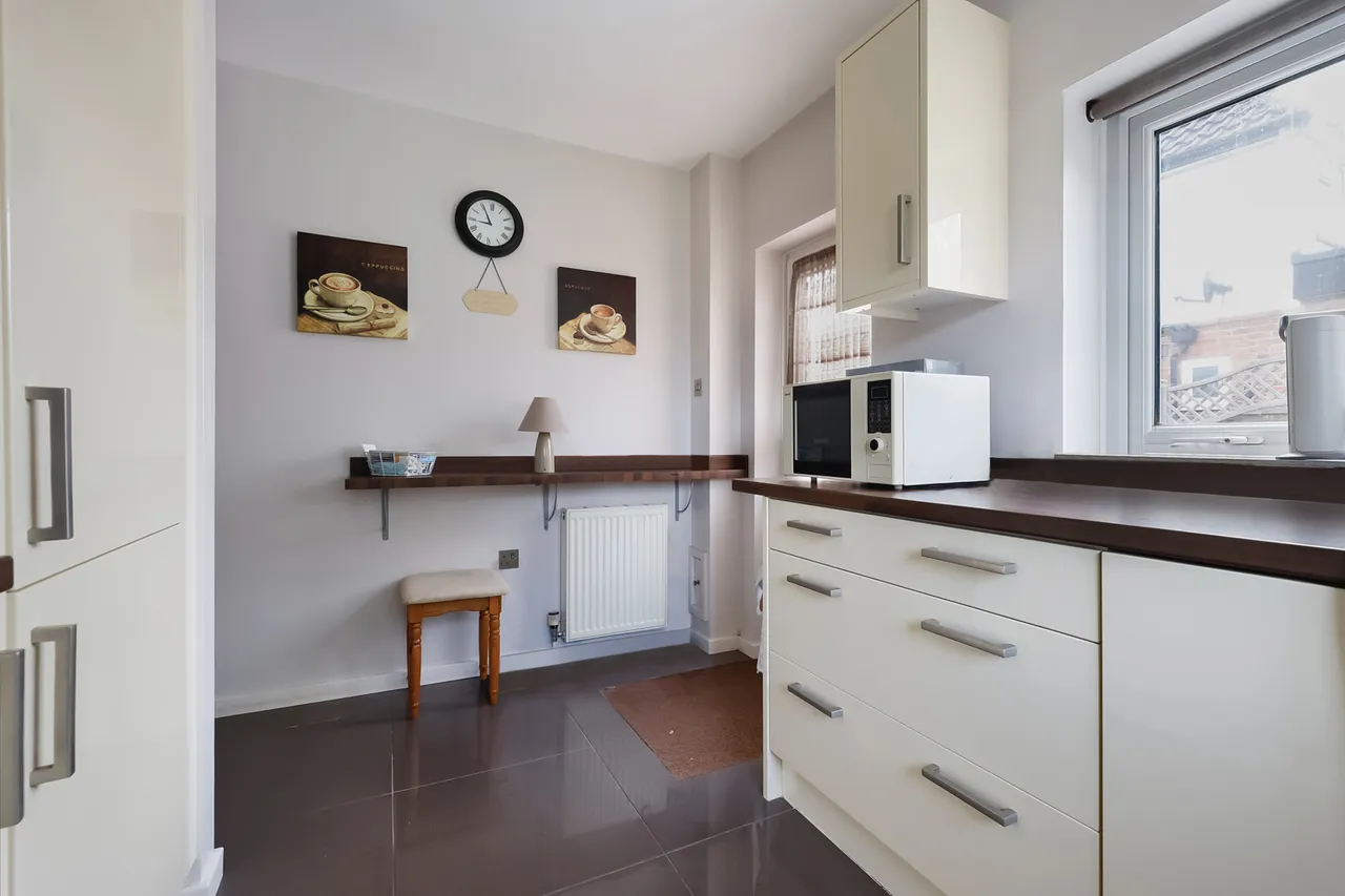 Balcombe Gardens, Horley, RH6, photo 14