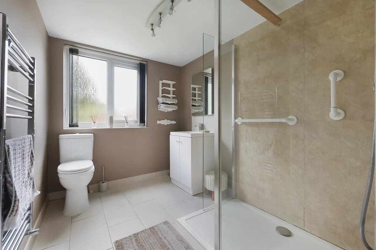 Balcombe Gardens, Horley, RH6, photo 8