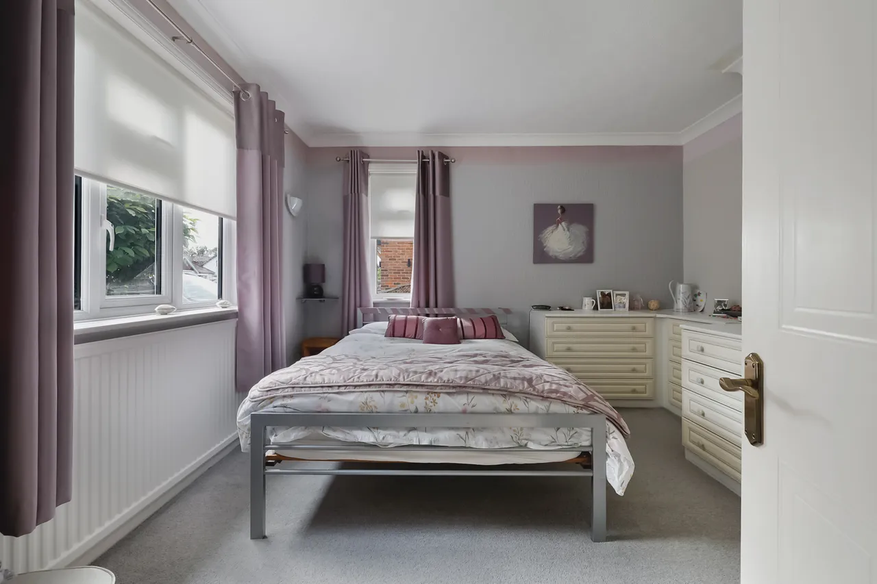 Balcombe Gardens, Horley, RH6, photo 11