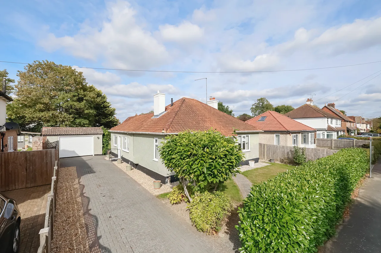 Balcombe Gardens, Horley, RH6, photo 3