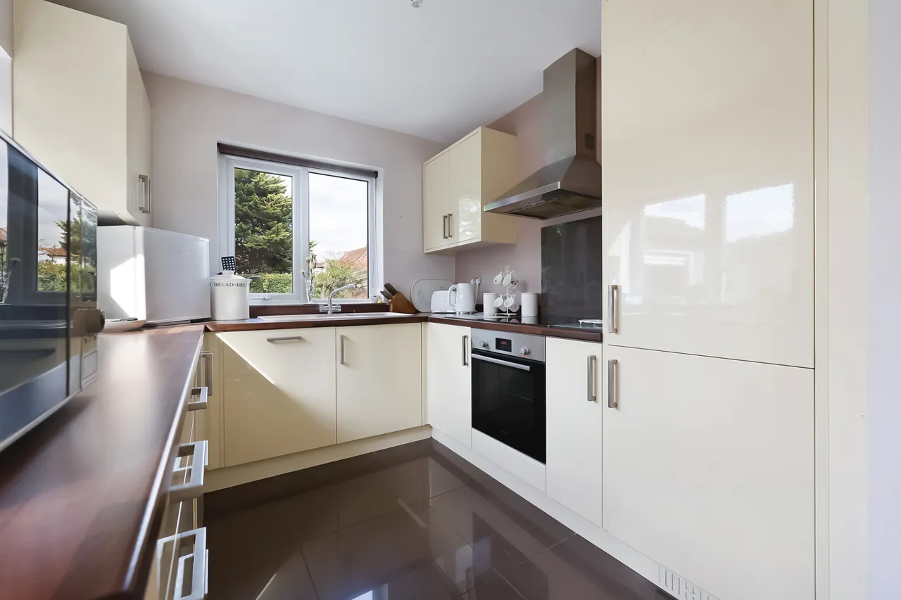 Balcombe Gardens, Horley, RH6, photo 4